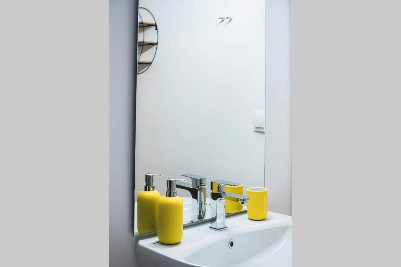 Yellow Geranium Apartment เทสซาโลนิกิ ภายนอก รูปภาพ