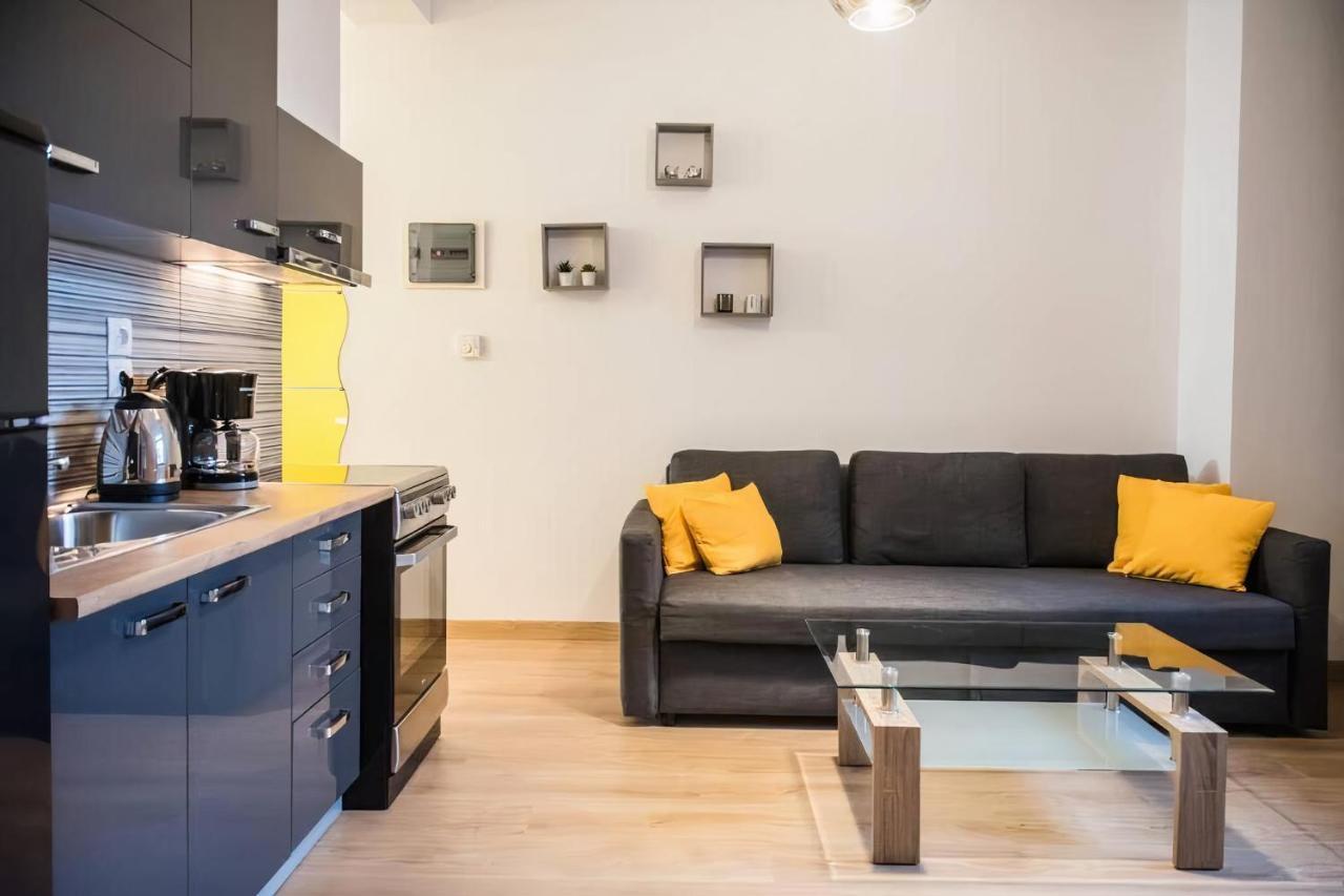 Yellow Geranium Apartment เทสซาโลนิกิ ภายนอก รูปภาพ