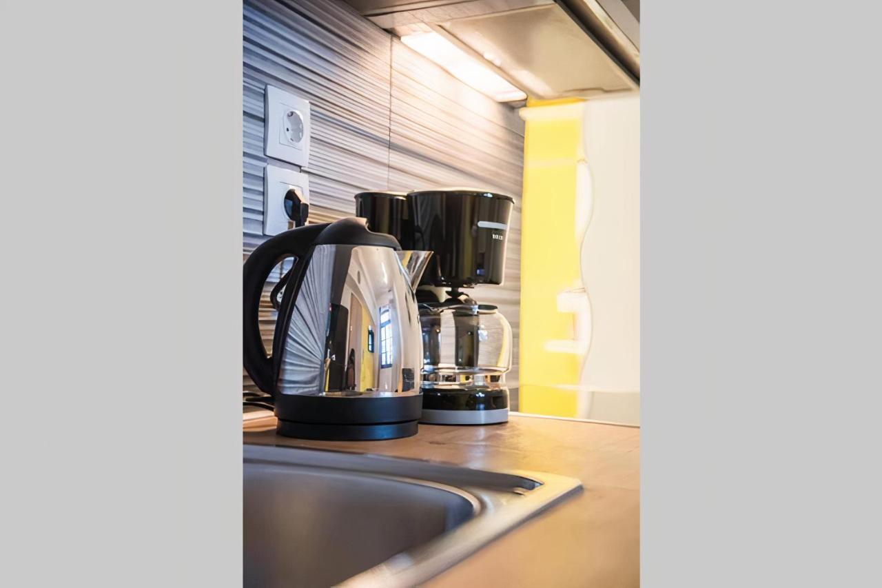 Yellow Geranium Apartment เทสซาโลนิกิ ภายนอก รูปภาพ