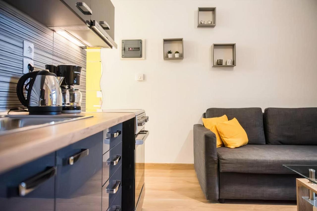 Yellow Geranium Apartment เทสซาโลนิกิ ภายนอก รูปภาพ
