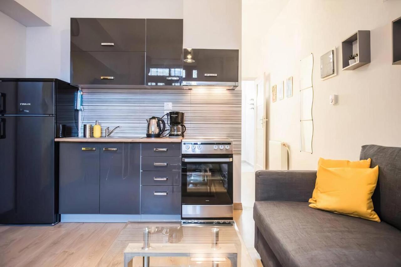 Yellow Geranium Apartment เทสซาโลนิกิ ภายนอก รูปภาพ
