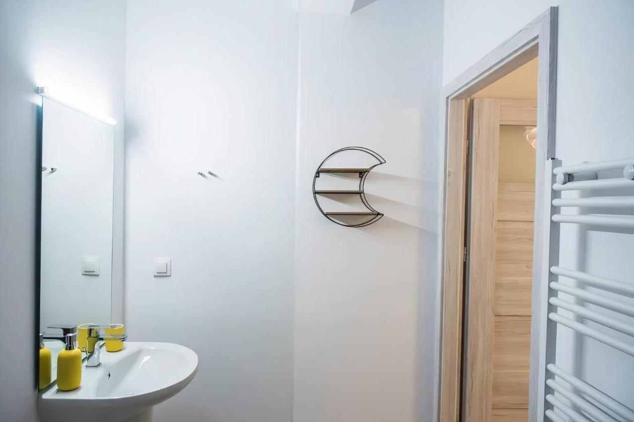 Yellow Geranium Apartment เทสซาโลนิกิ ภายนอก รูปภาพ
